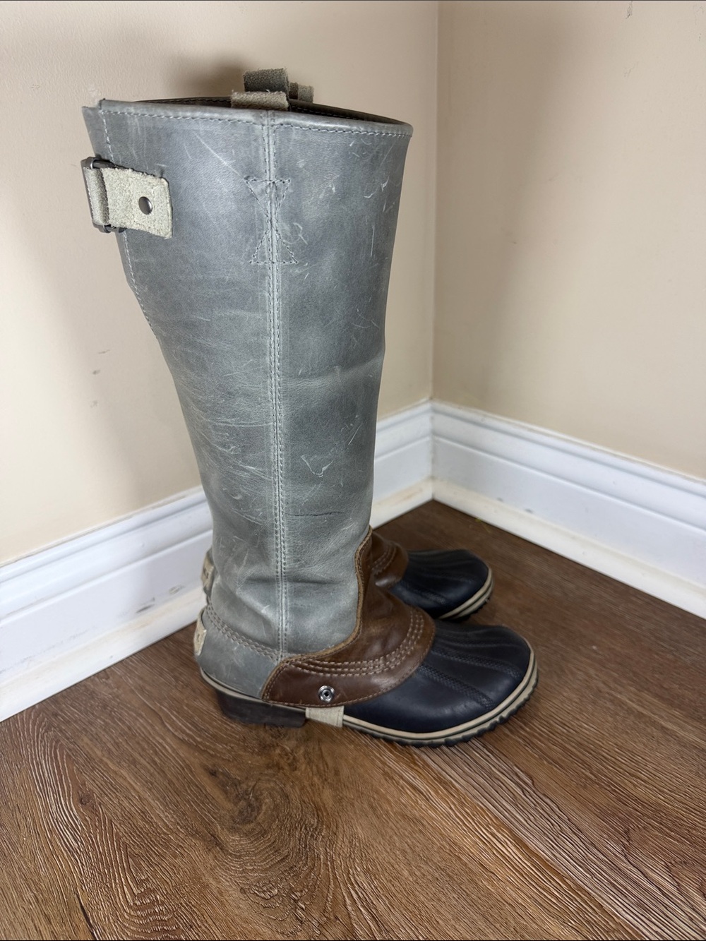 Sorel Slimpack Tall Riding Boots
Size 6 Women’s Gray/Taupe & Brown Leather Duck - Picture 2 of 12